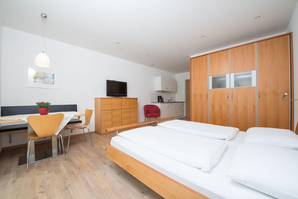 Apartment Edelweiss Brunico Habitación foto
