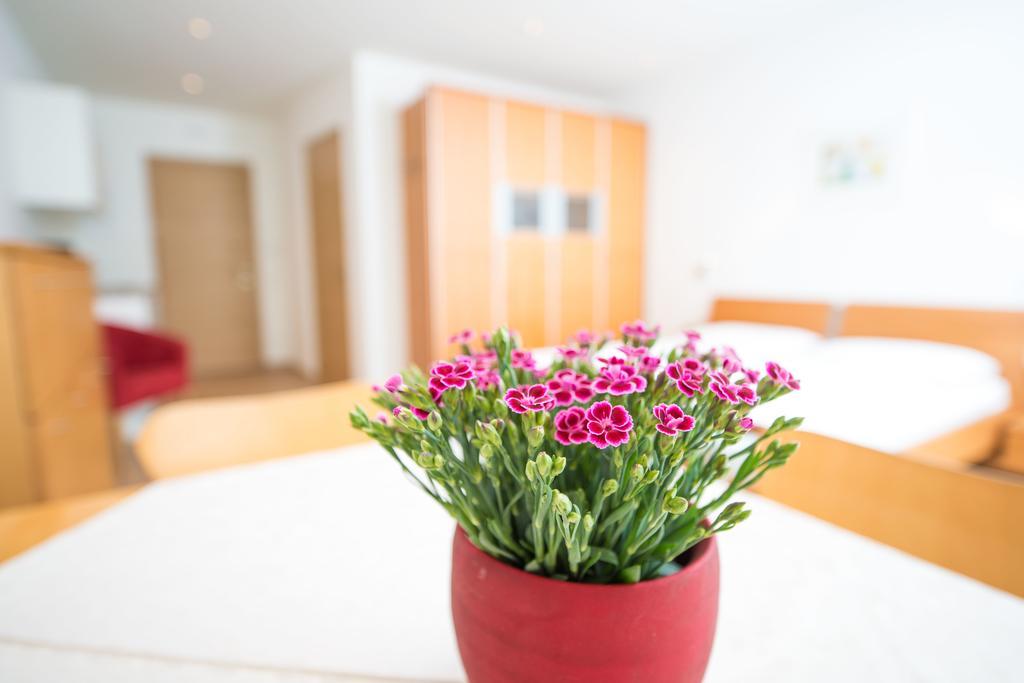 Apartment Edelweiss Brunico Habitación foto